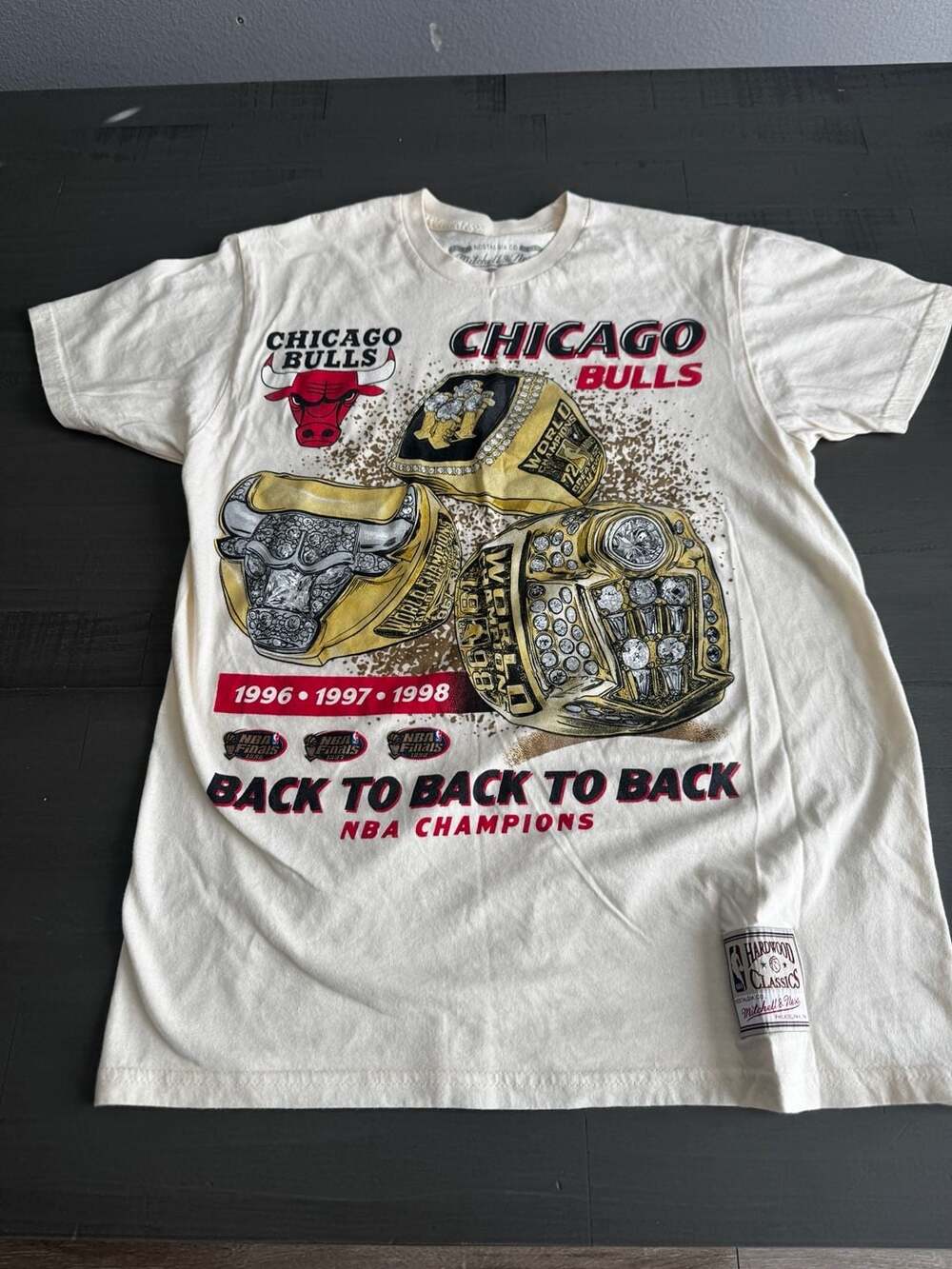Mitchell & Ness Chicago Bulls Triple Rings NBA Champions Cream T-Shirt